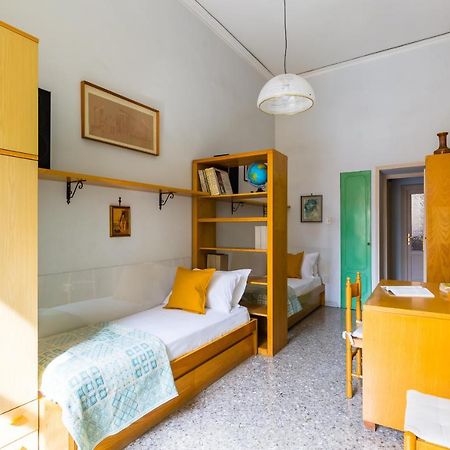 Rettifilo Family Apartment By Wonderful Italy Наполи Екстериор снимка