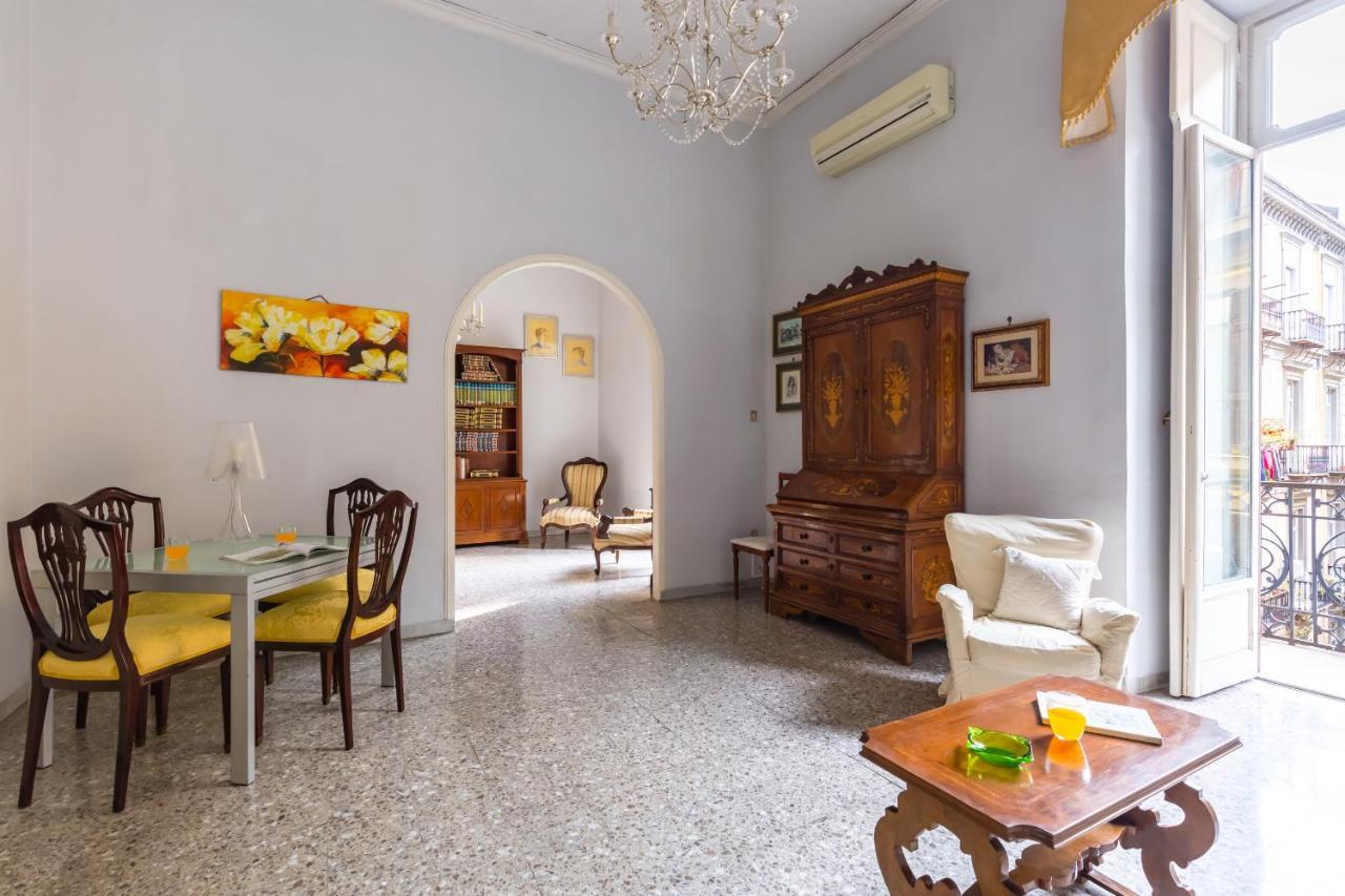 Rettifilo Family Apartment By Wonderful Italy Наполи Екстериор снимка