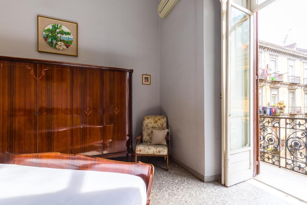 Rettifilo Family Apartment By Wonderful Italy Наполи Екстериор снимка