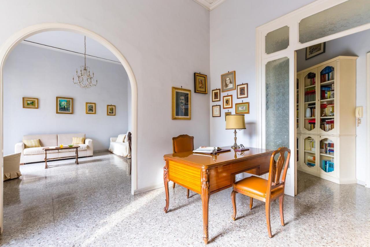 Rettifilo Family Apartment By Wonderful Italy Наполи Екстериор снимка