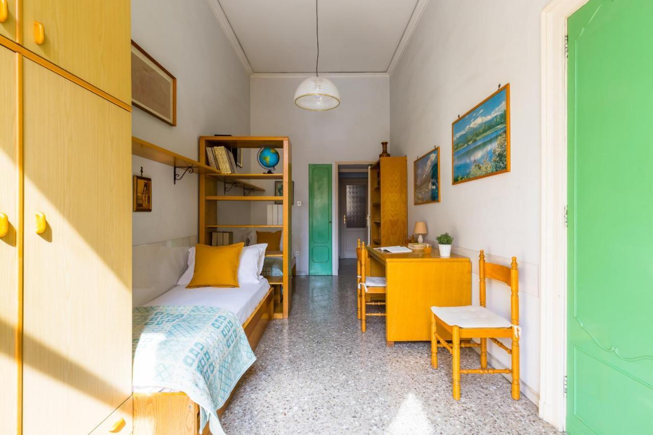 Rettifilo Family Apartment By Wonderful Italy Наполи Екстериор снимка