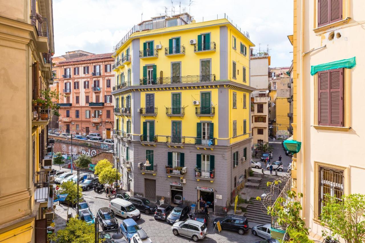 Rettifilo Family Apartment By Wonderful Italy Наполи Екстериор снимка