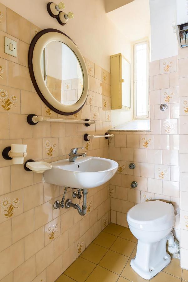 Rettifilo Family Apartment By Wonderful Italy Наполи Екстериор снимка