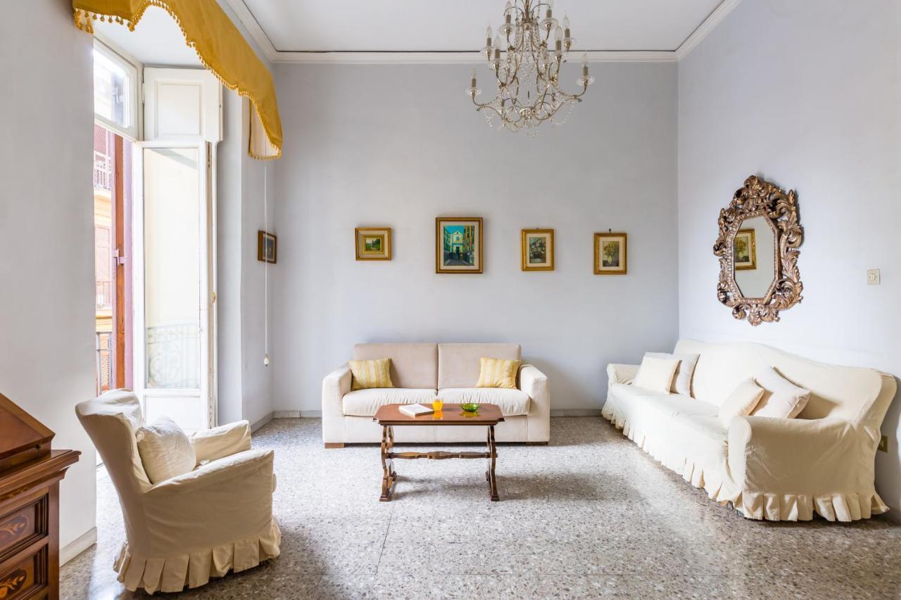 Rettifilo Family Apartment By Wonderful Italy Наполи Екстериор снимка