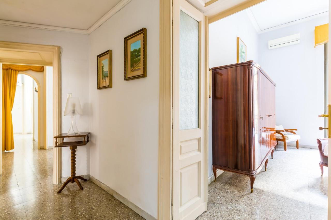 Rettifilo Family Apartment By Wonderful Italy Наполи Екстериор снимка