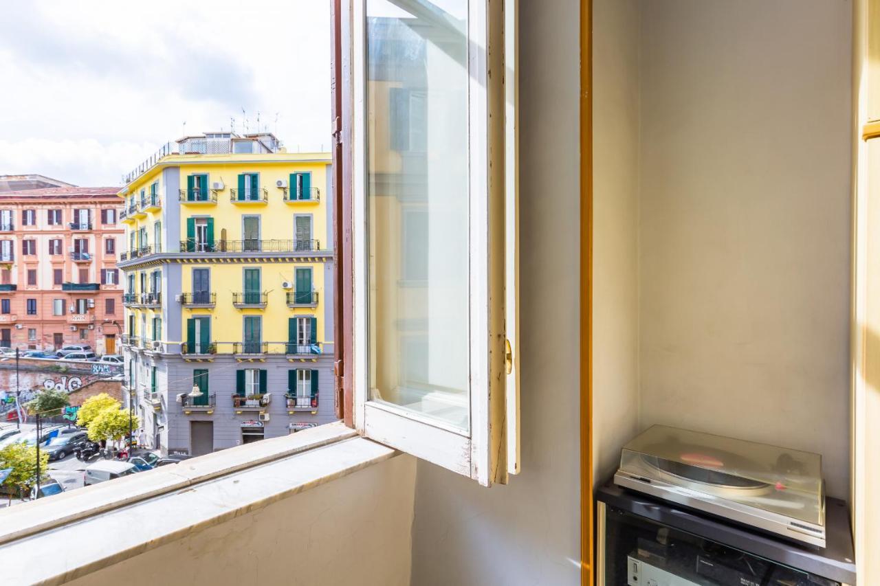 Rettifilo Family Apartment By Wonderful Italy Наполи Екстериор снимка